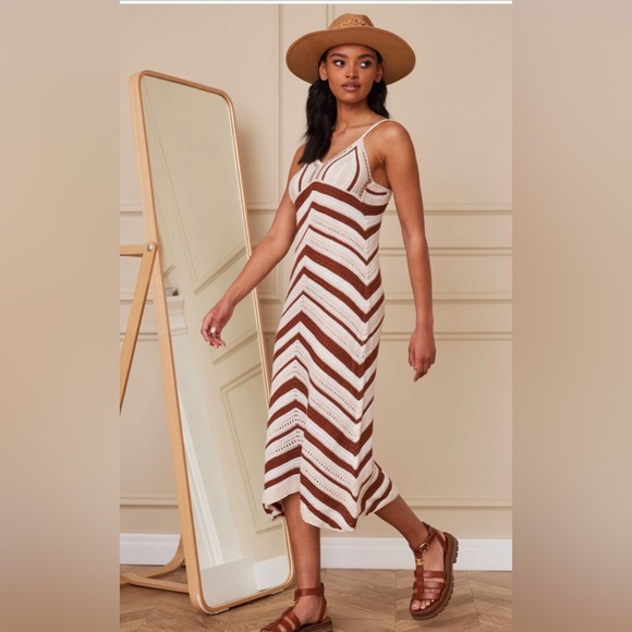 🆕 BEIGE/BROWN SLEEVELESS CHEVRON KNIT MIDI DRESS - Picture 3 of 6